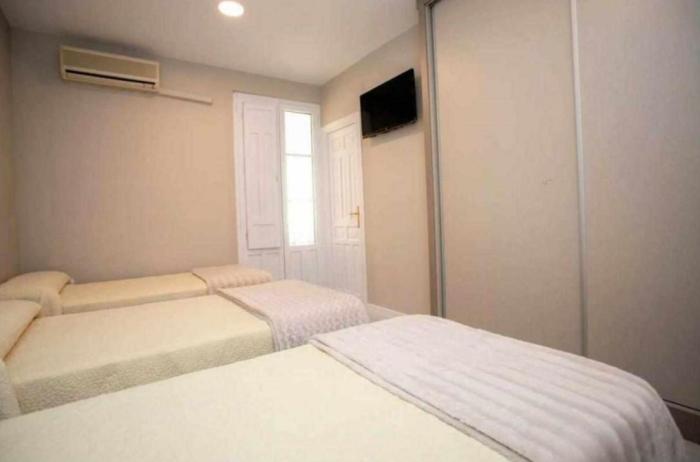 Hostal Viena Plaza Nueva Granada Bilik gambar