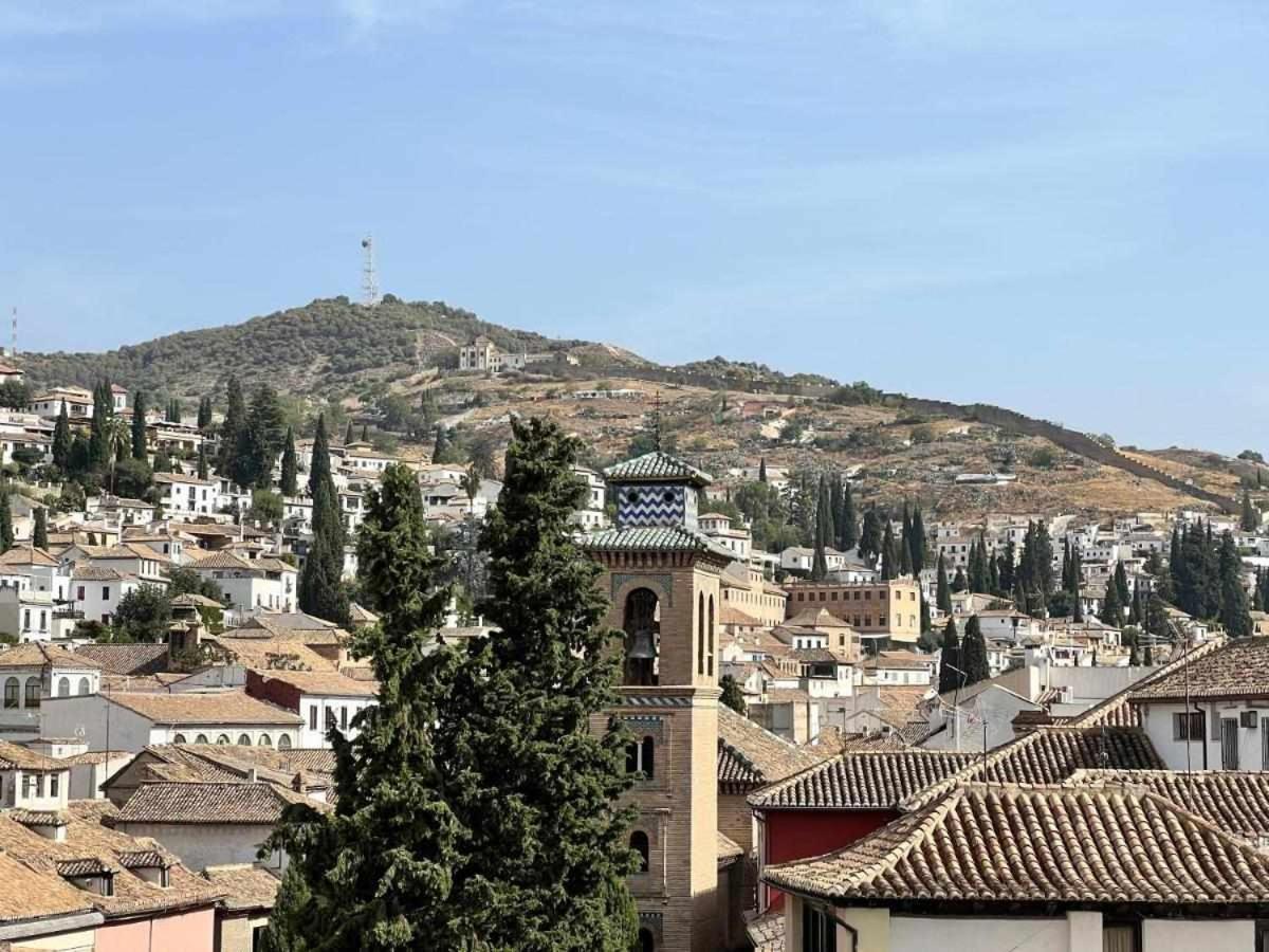 Hostal Viena Plaza Nueva Granada Luaran gambar
