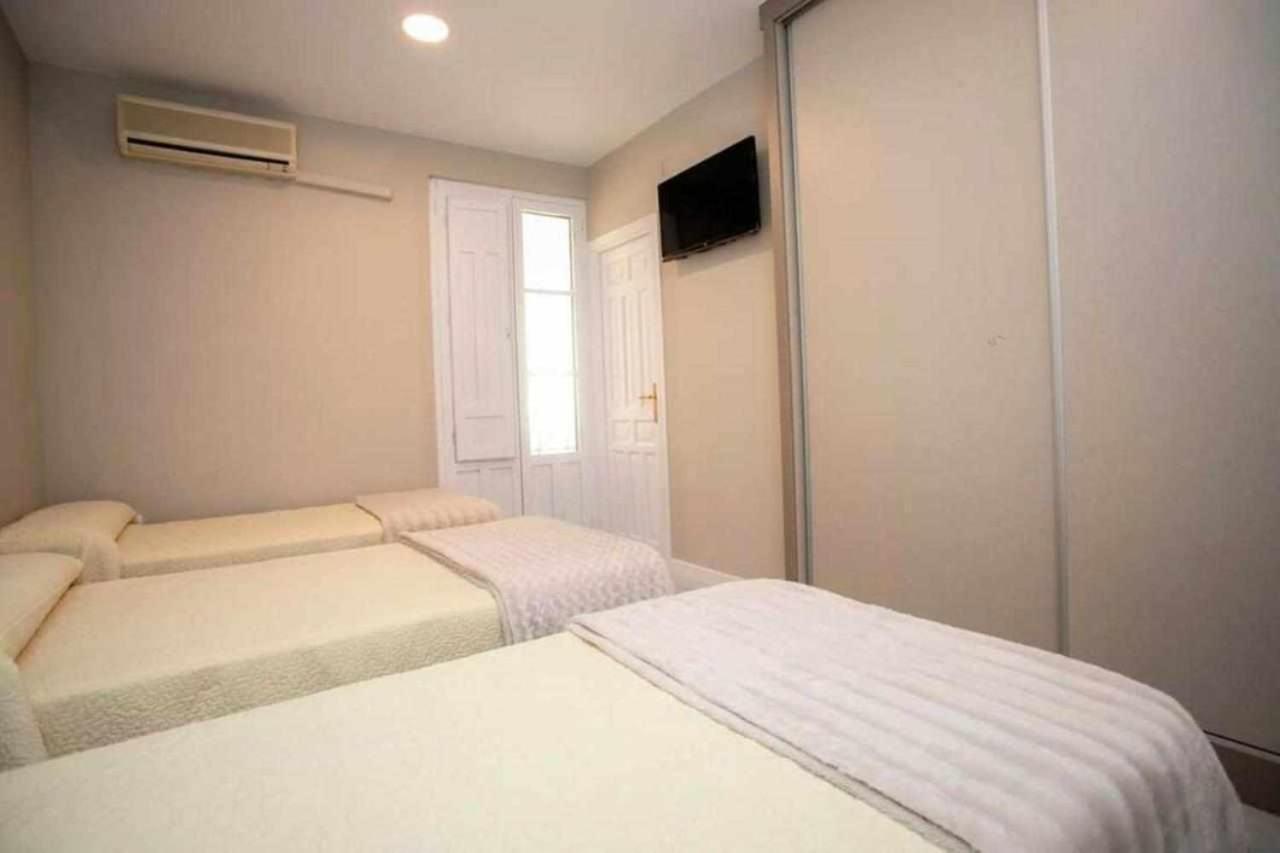 Hostal Viena Plaza Nueva Granada Luaran gambar
