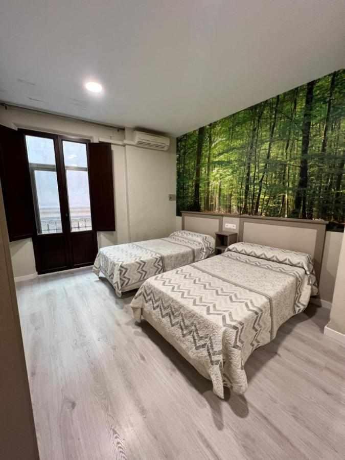 Hostal Viena Plaza Nueva Granada Luaran gambar