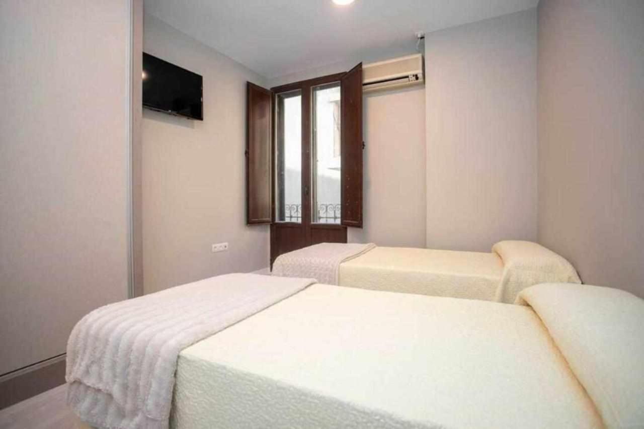 Hostal Viena Plaza Nueva Granada Luaran gambar
