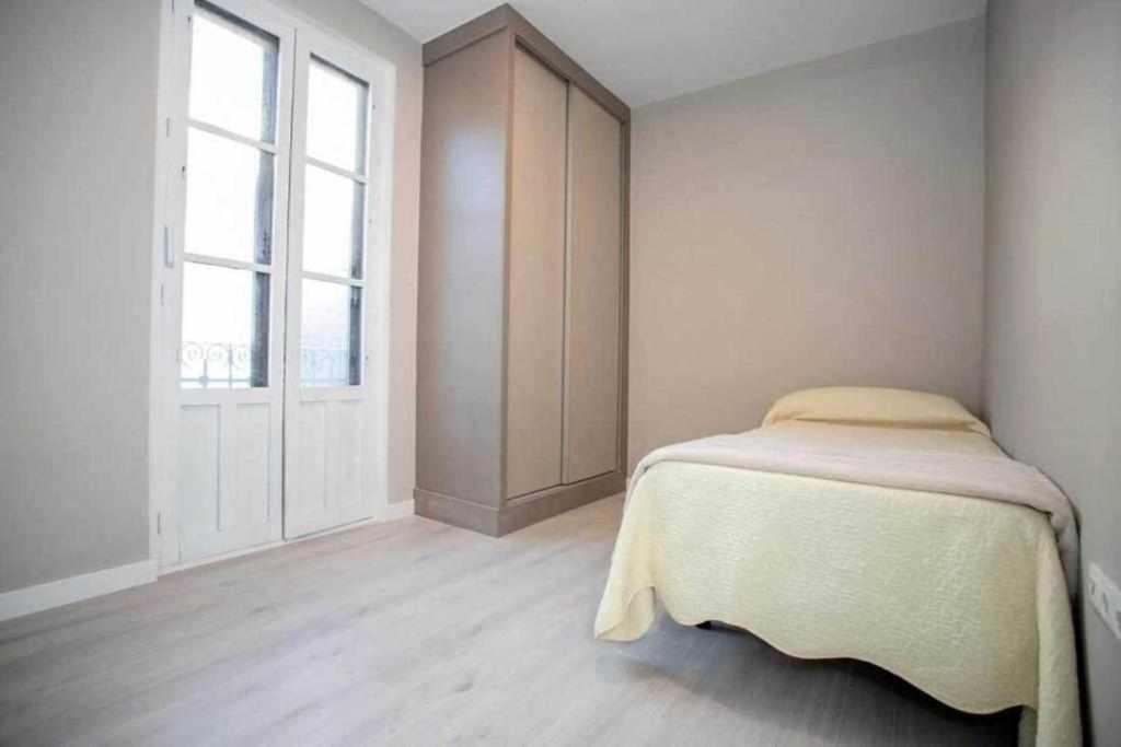 Hostal Viena Plaza Nueva Granada Luaran gambar
