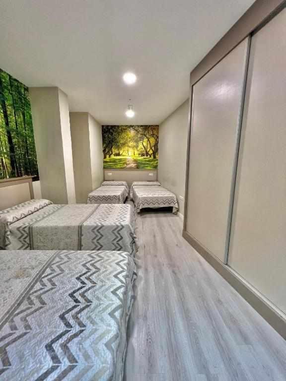 Hostal Viena Plaza Nueva Granada Luaran gambar