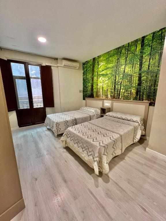 Hostal Viena Plaza Nueva Granada Luaran gambar